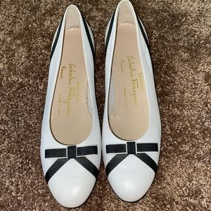 Reposh! Salvatore ferragamo white shoes